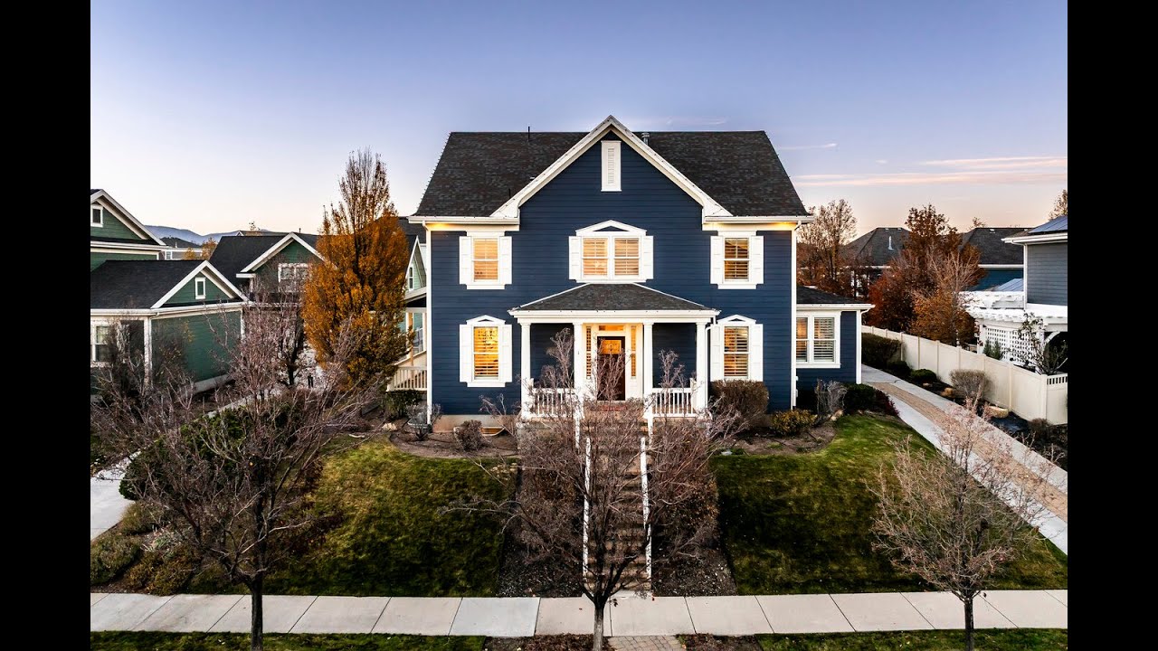 Daybreak Elegance With a Spa-Like Primary Suite & Outdoor Oasis
