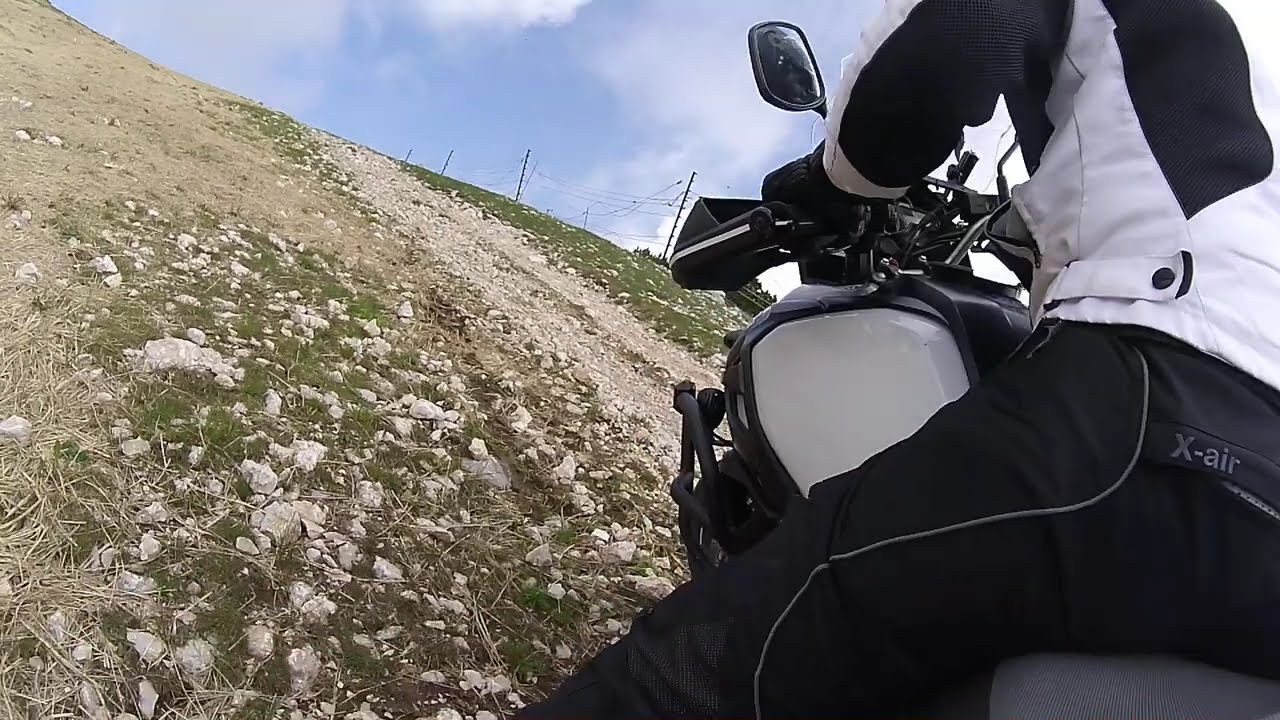 SUZUKI V-Strom DL1000 extreme hill climb - fail