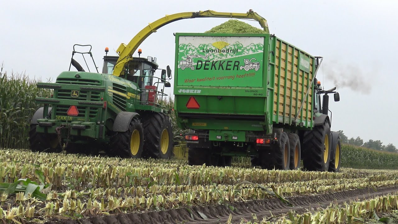 Loonbedrijf Dekker met de John Deeres in de mais 2015