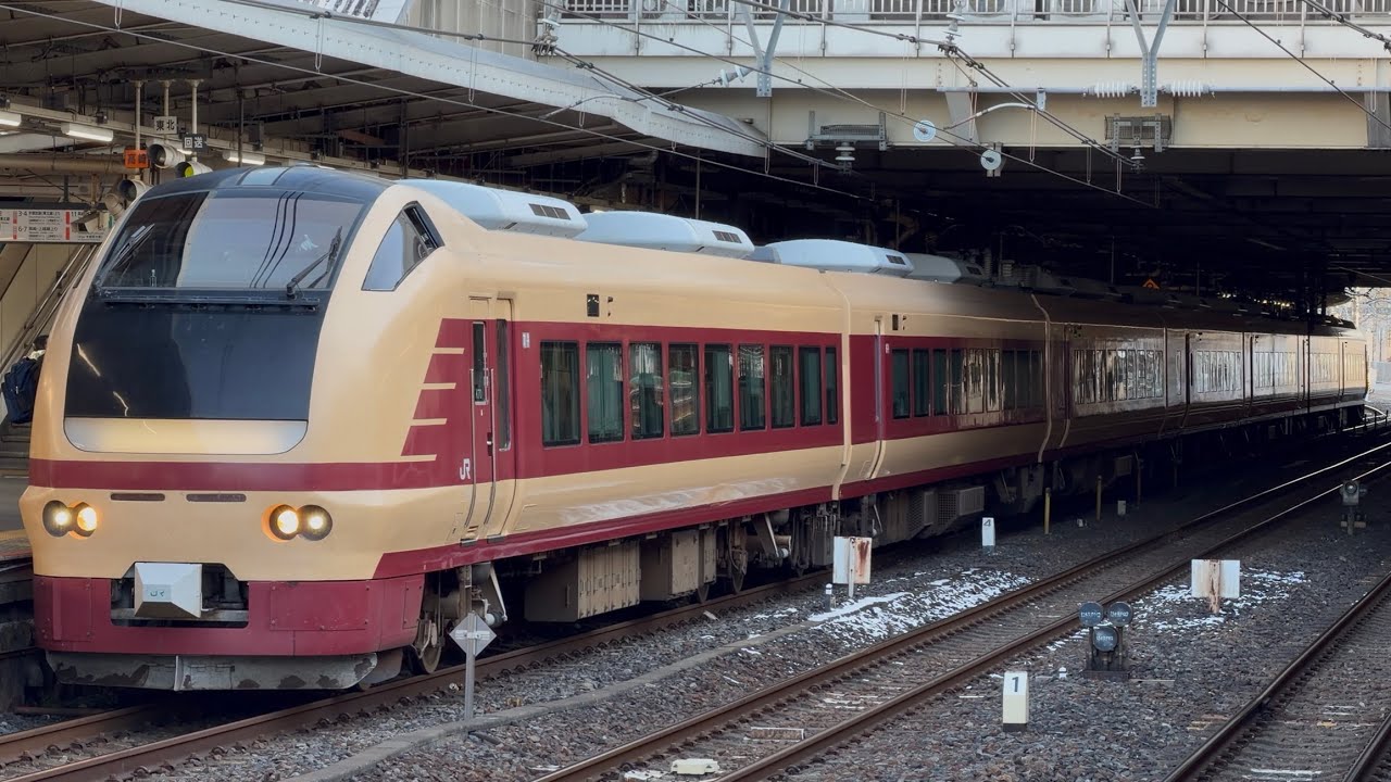 【4K高画質】【臨時特急草津・四万６２号運転に伴う返却回送】E653系1000番台ｶﾂK70編成（国鉄特急色風塗装）が回送電車として大宮駅9番線に停車〜発車するシーン（回9573M）2026.2.9