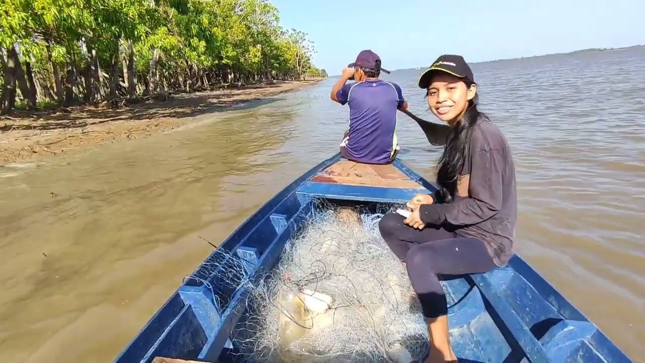 VÍDEO 07/PESCARIA NO RIO AMAZONAS/PEIXE ASSADO COM FARINHA E TUCUPÍ/VIDA RIBEIRINHA