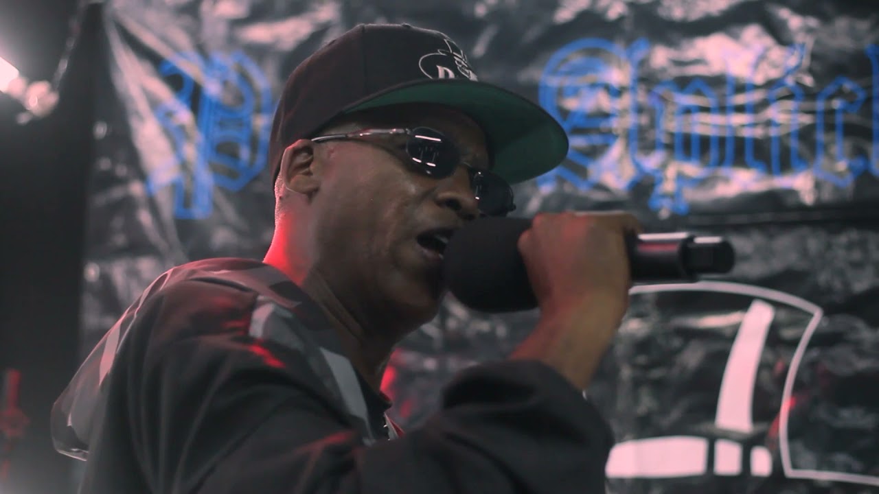 Preto Aplick CH ensaiando o grande sucesso Malandro #drrproduçoesfavela 💀🎩