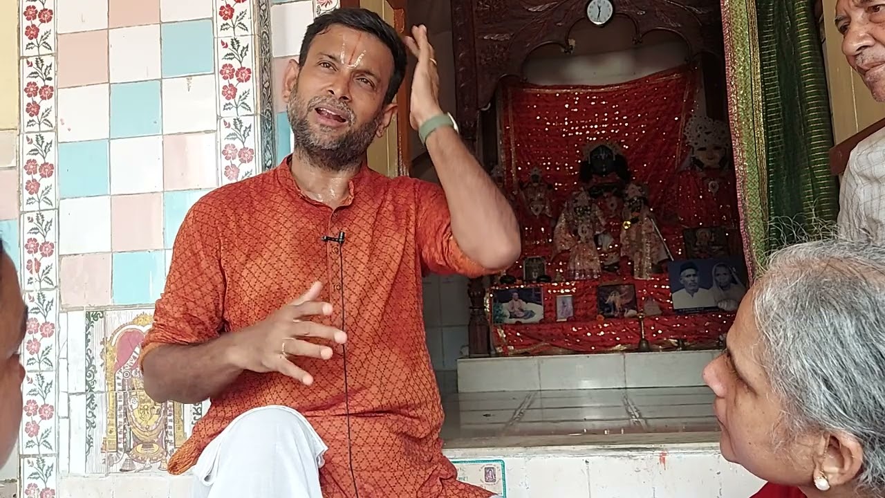 உத்தவர் கோயில், குஸும ஸரோவர், கோவர்த்தனம்