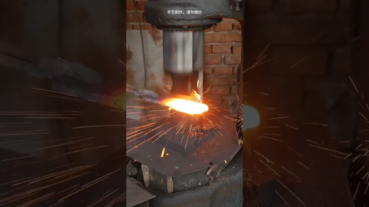 Blacksmith Li ordered a steel-reinforced bone-cutting knife for Mr. Li from Guangdong. DOU
