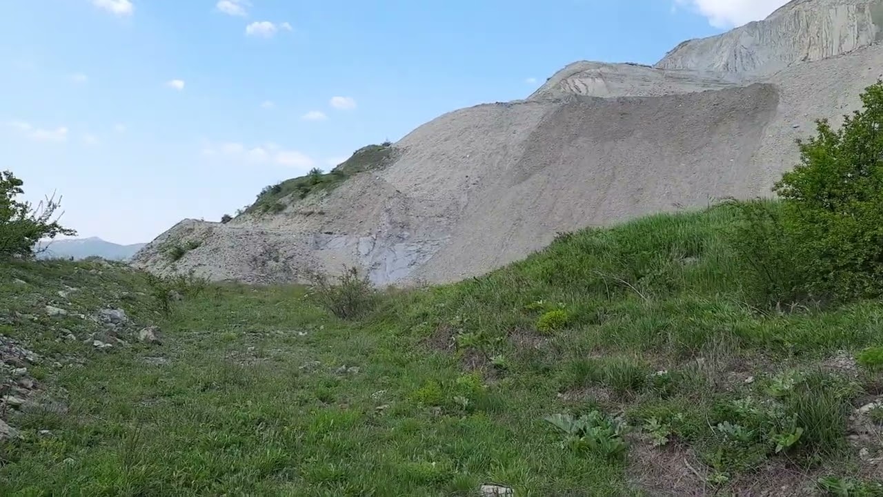 Карьеры Кавказа говорят ,что геологи не правы.