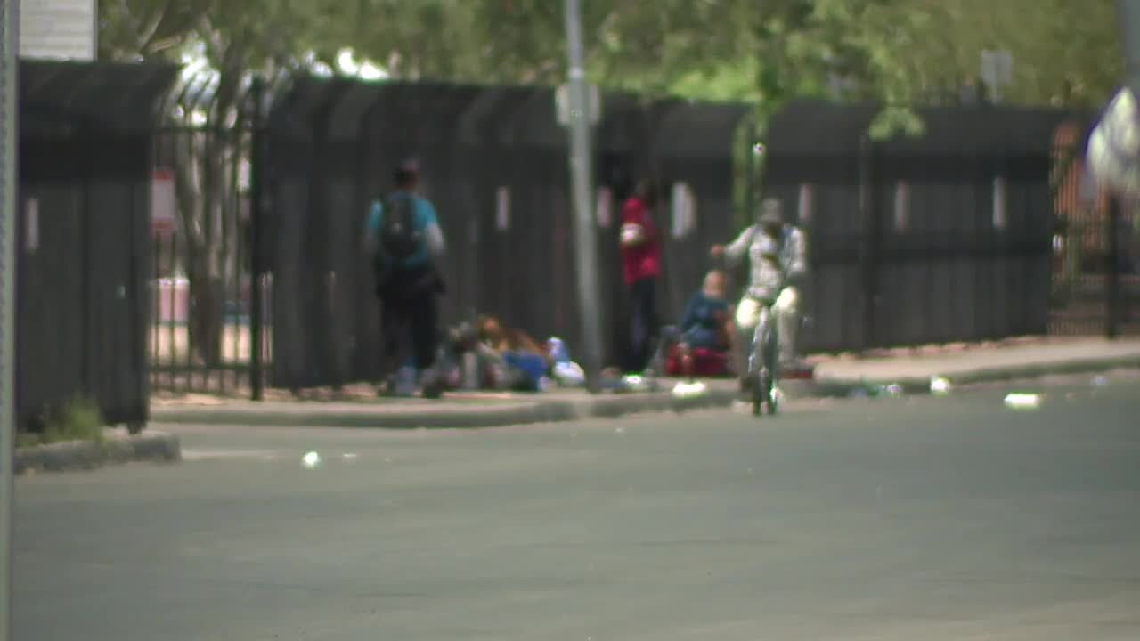 Andre House desperat