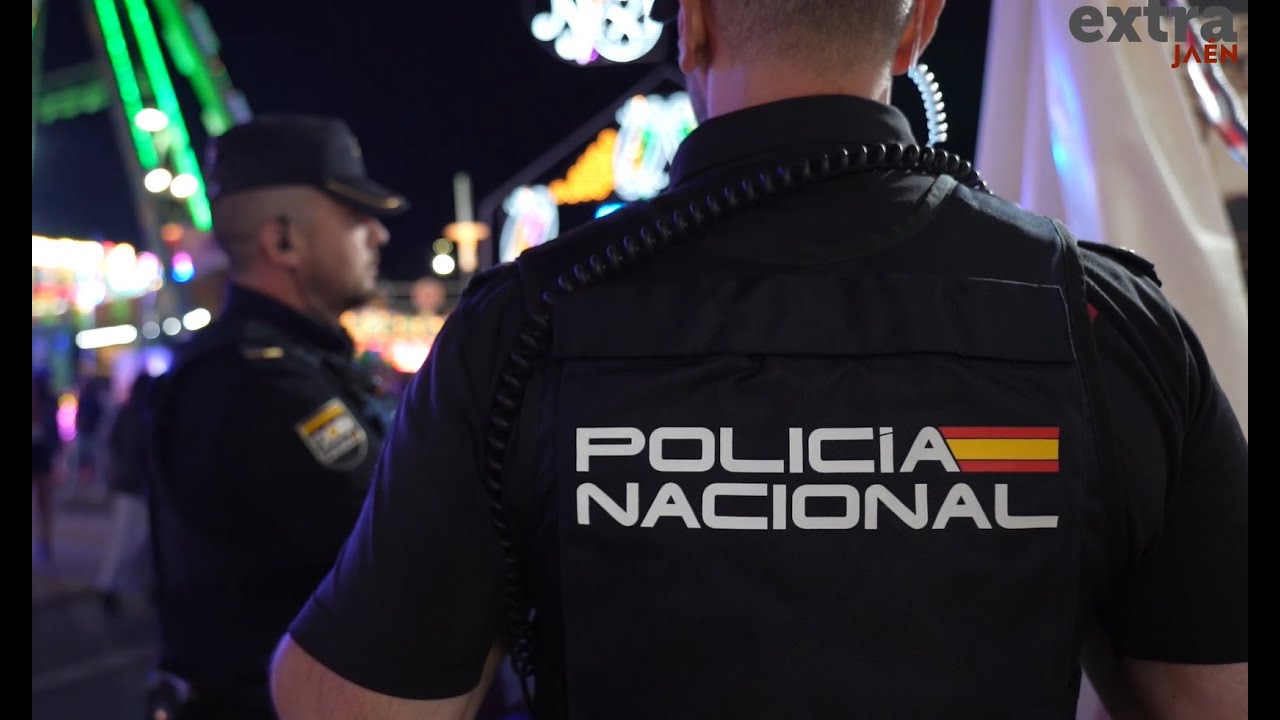 Al otro lado de la fiesta: En el corazón de San Lucas con la Policía Nacional