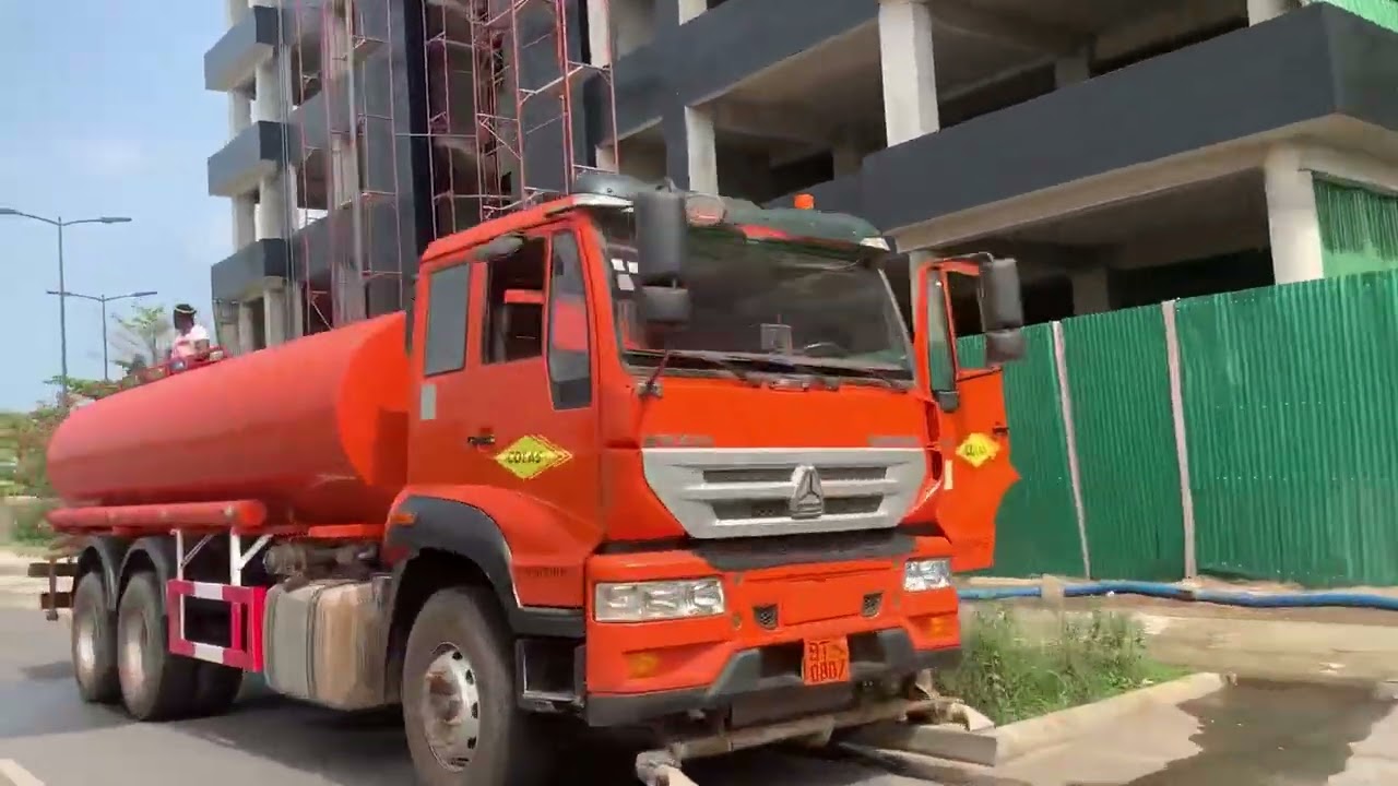 Virée motorisée à Cotonou. De Fidjrossè plage à la place de l’amazone passant par l’aéroport.