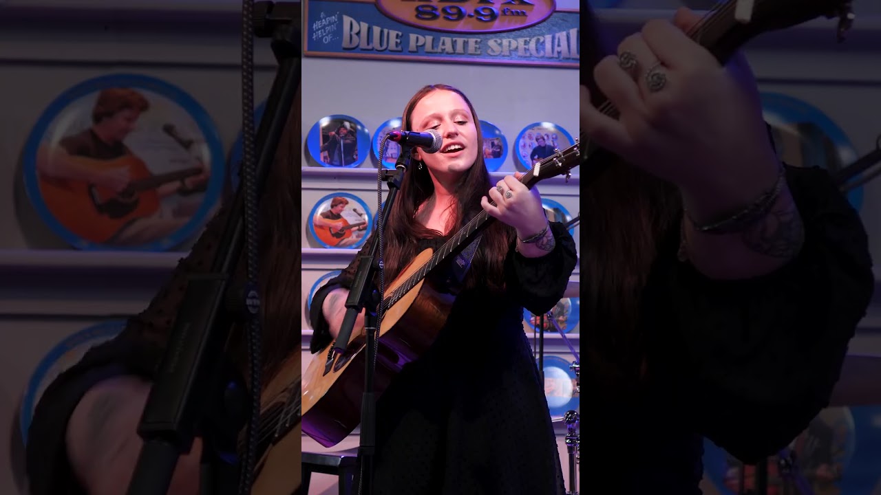 EmiSunshine Performing "Miss Demeanor" 