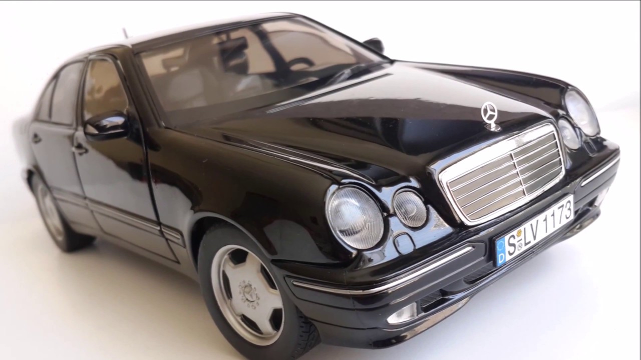 1:18 Sunstar Mercedes-Benz E-Klasse  E320 w210 Black Diecast Model