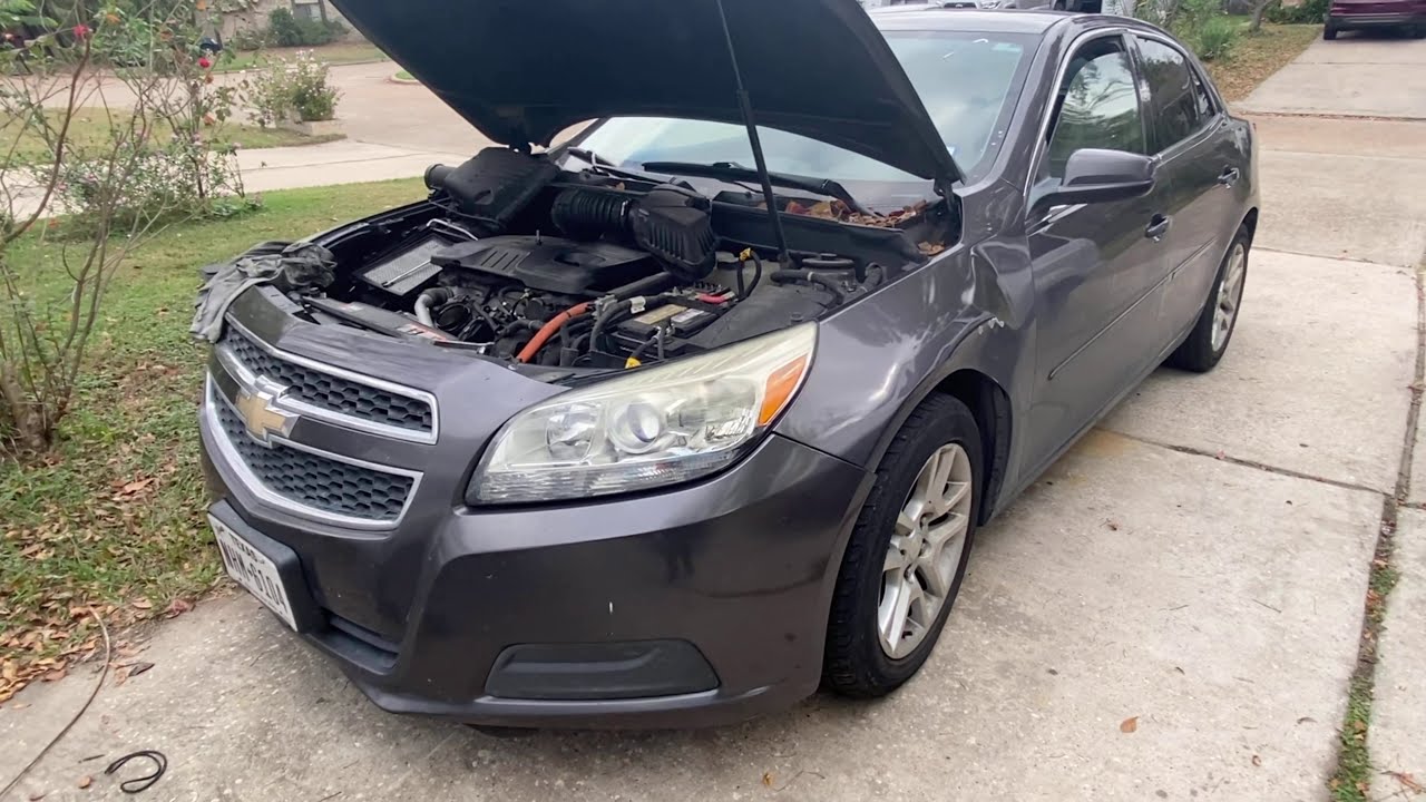 2014 CHEVY MALIBU 2.4L HYBRID (ECO) How to Replace Alternator ....Cómo quitar el alternador facil