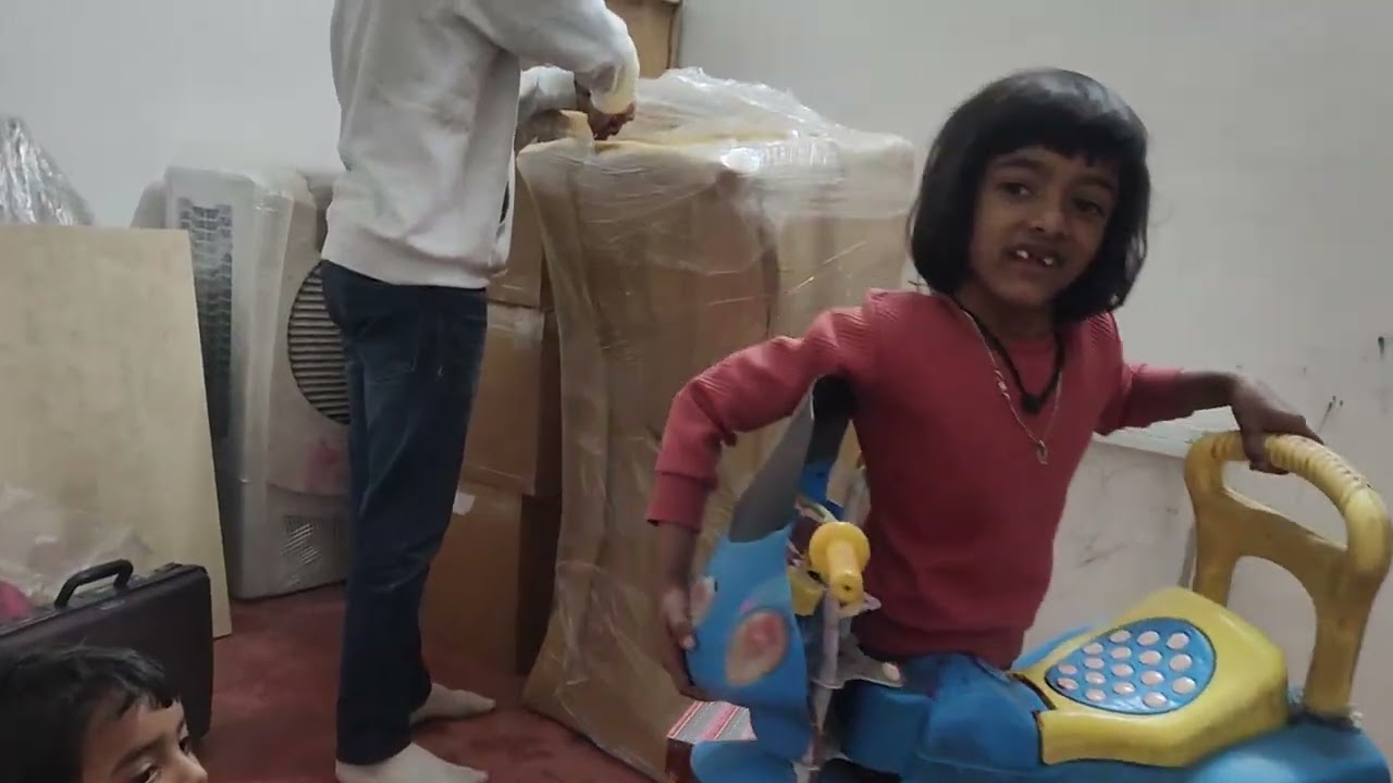 आज बहुत देर से सो कर उठे हम लोग क्योंकिथक गए थे 😄#room shift#daily vlogs#@archanaofficial1019 