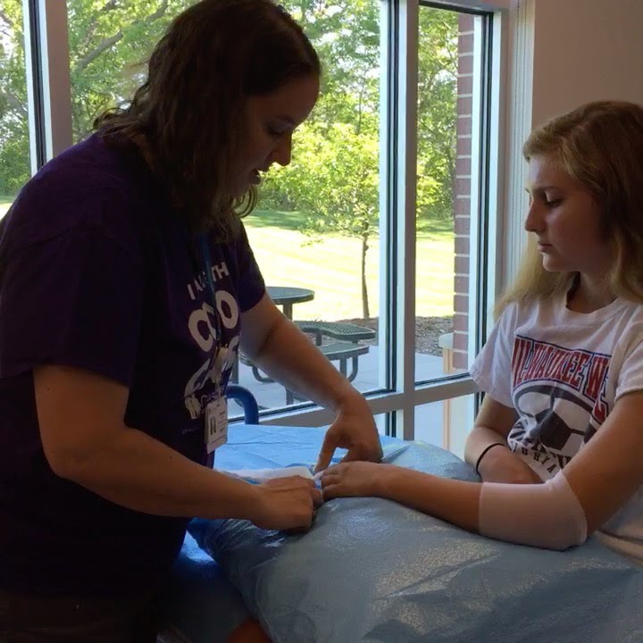 Live: Watch us put a cast on a child's arm at our Delafield Clinic