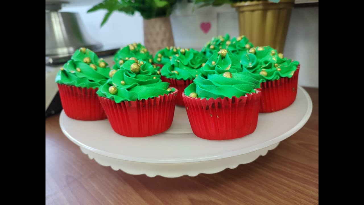 MUITO FÁCIL DE FAZER!!CUPCAKE DE IOGURTE, DECORAÇÃO DE NATAL!! #cozinhadalidi, #cupcake, #natal.