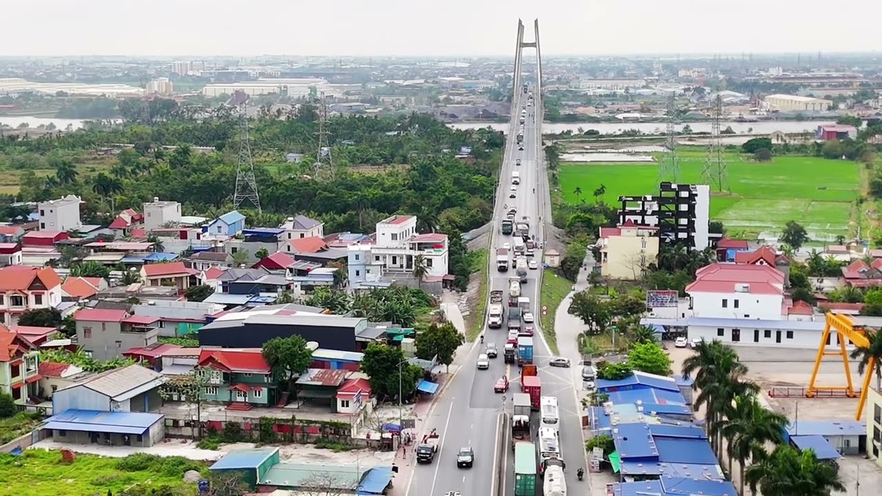 Trên cầu có 1 xe sự cố cái là tắc dài luôn cầu kiền Hải Phòng 