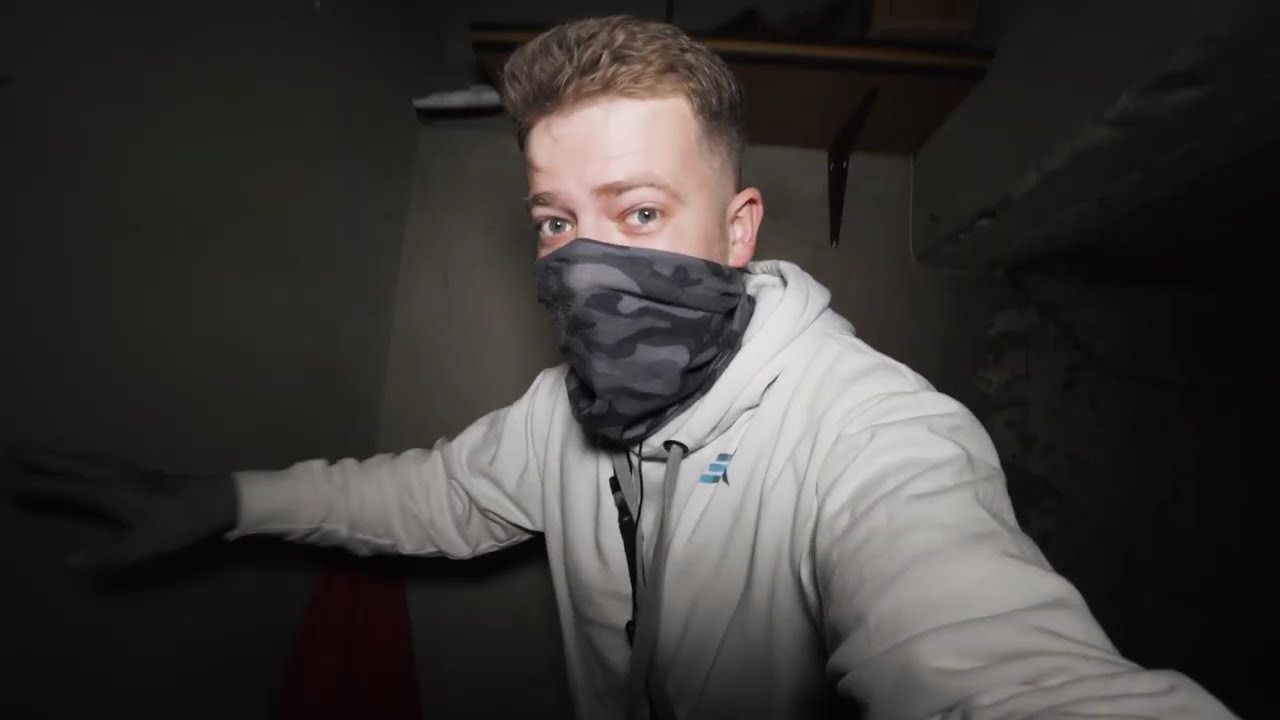 Am descoperit un salon de coafură părăsit, blocat în altă epocă!