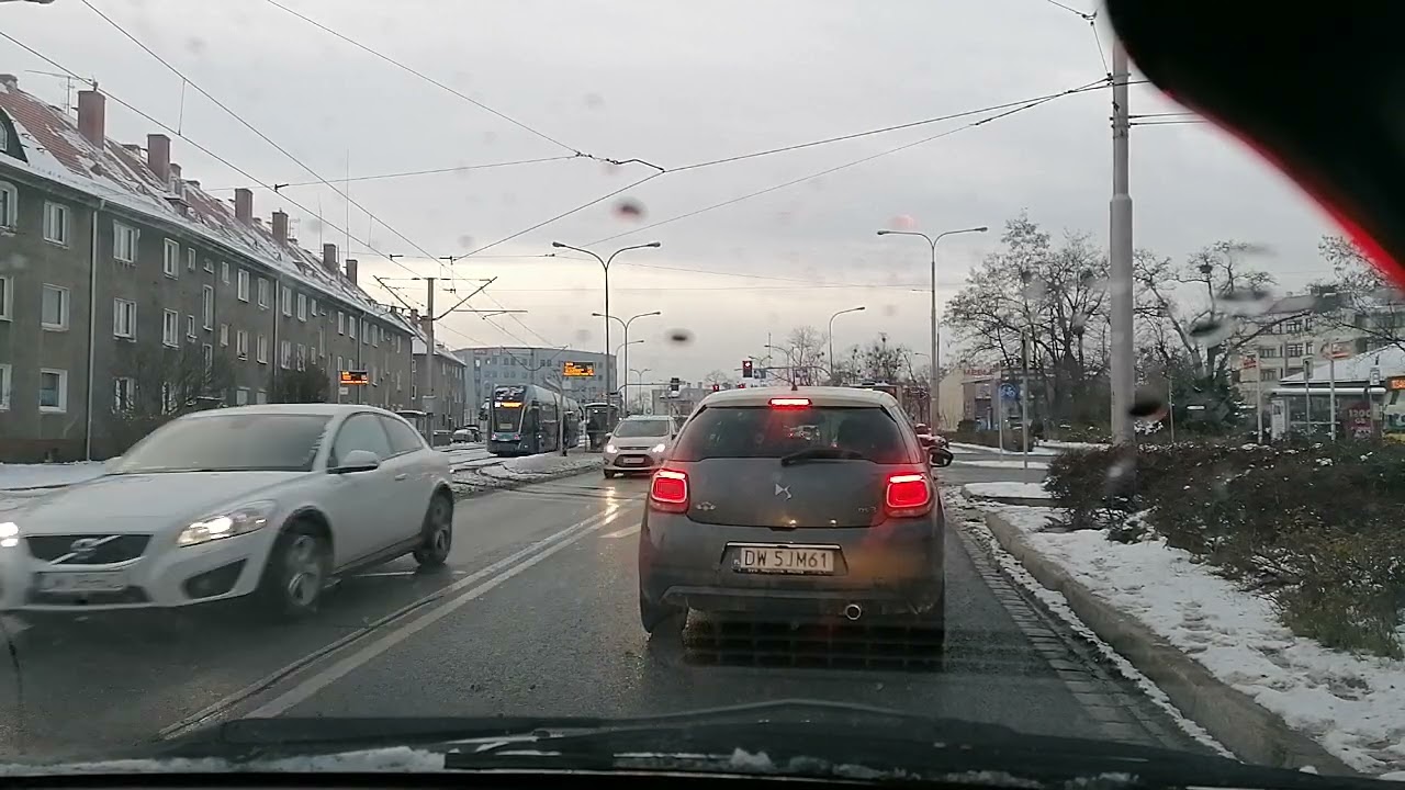 Wrocław, Toruńska, Plac Kromera, przejazd po kilku zmianach świateł VID 20221219 152735