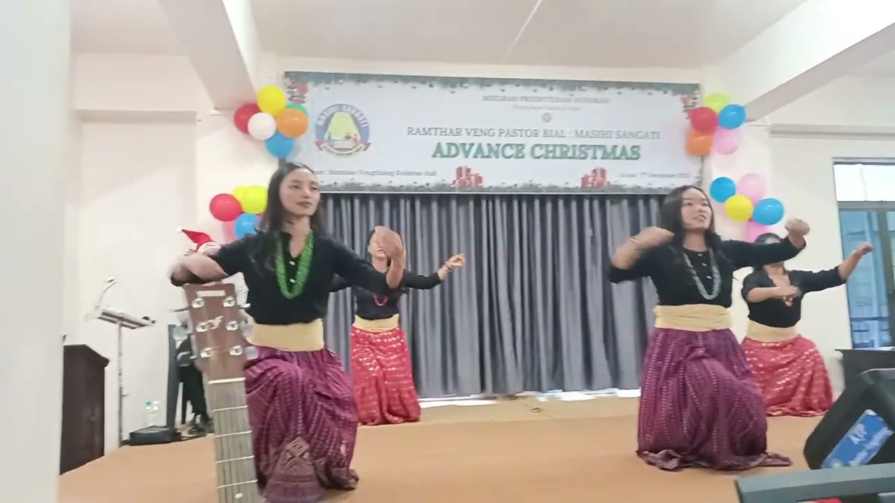 Merry Christmas 🎄 🎁 What beautiful dance. 