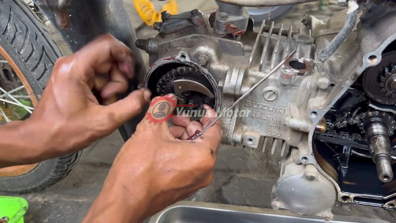 Mengatasi suzuki smash bunyi kasar di mesin sebelah kiri, langsung halus kembali.