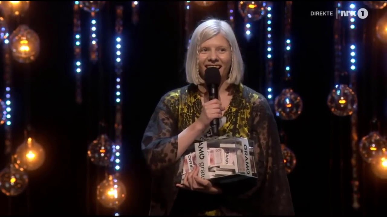Aurora Aksnes winning the 2015 Spellemann award + interview (Eng Subs)