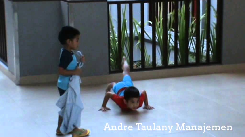 kelucuan dio dan kenzi bareng papa Andre dan mama erin di Bali