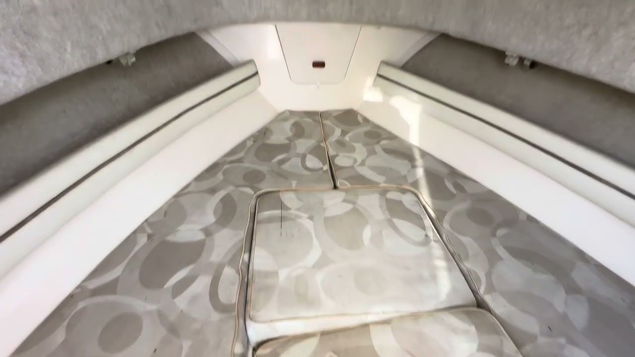 2005 Grady White Journey 258