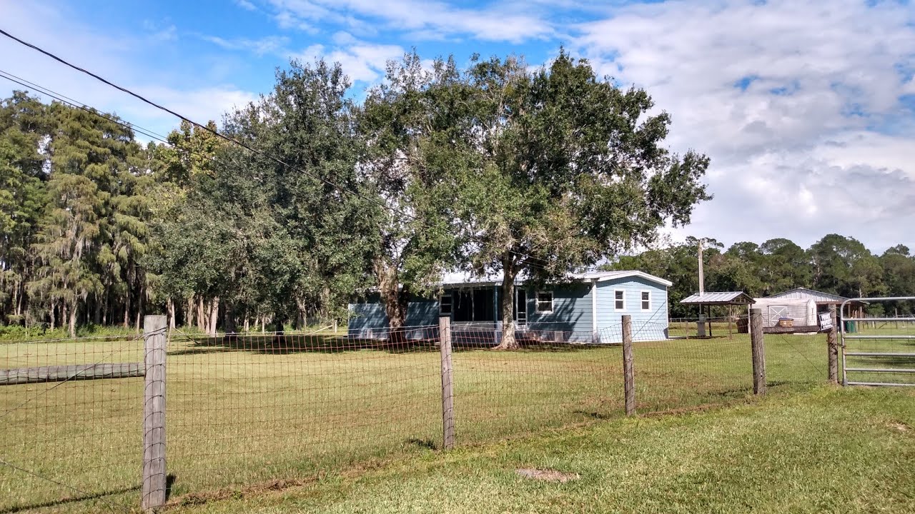 Se vende mobil home de 3 dormitorios 2 baños con 5 acres de terreno en St Cloud, Florida