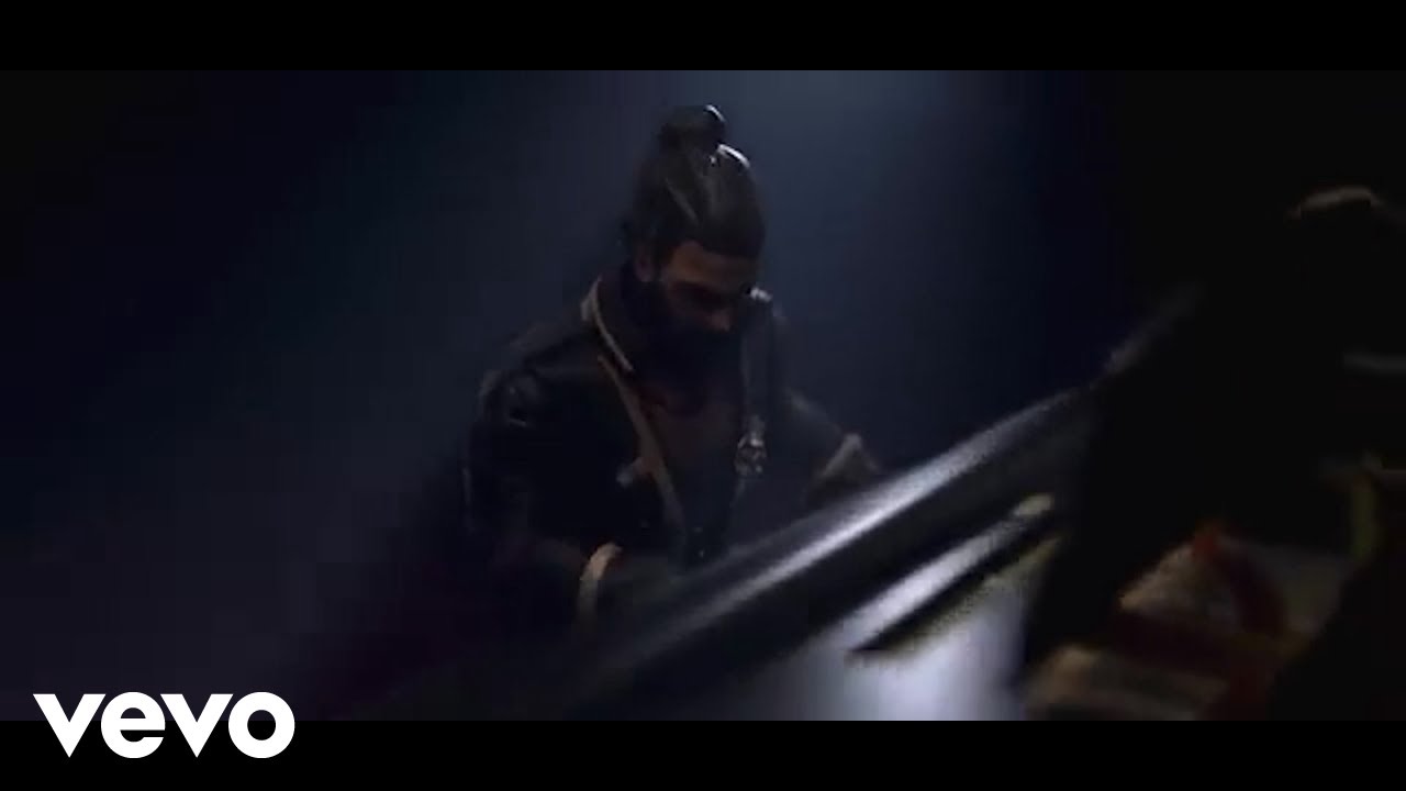 Ricardo Arjona - El Cielo A Mi Favor (Official)