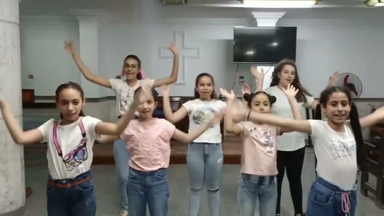 ترنيمه انا عندى جيتار بالحركات 🥰🥰🥰🥰 فريق قربنا ليك 💪❤️❤️