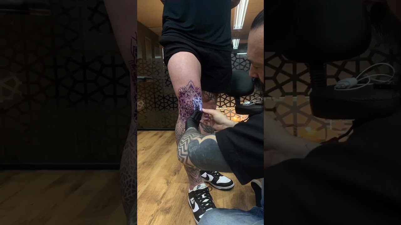 The famous knee stencil. This time I chose to do it in two parts #tattoo #tattoodesigns #blacktattoo
