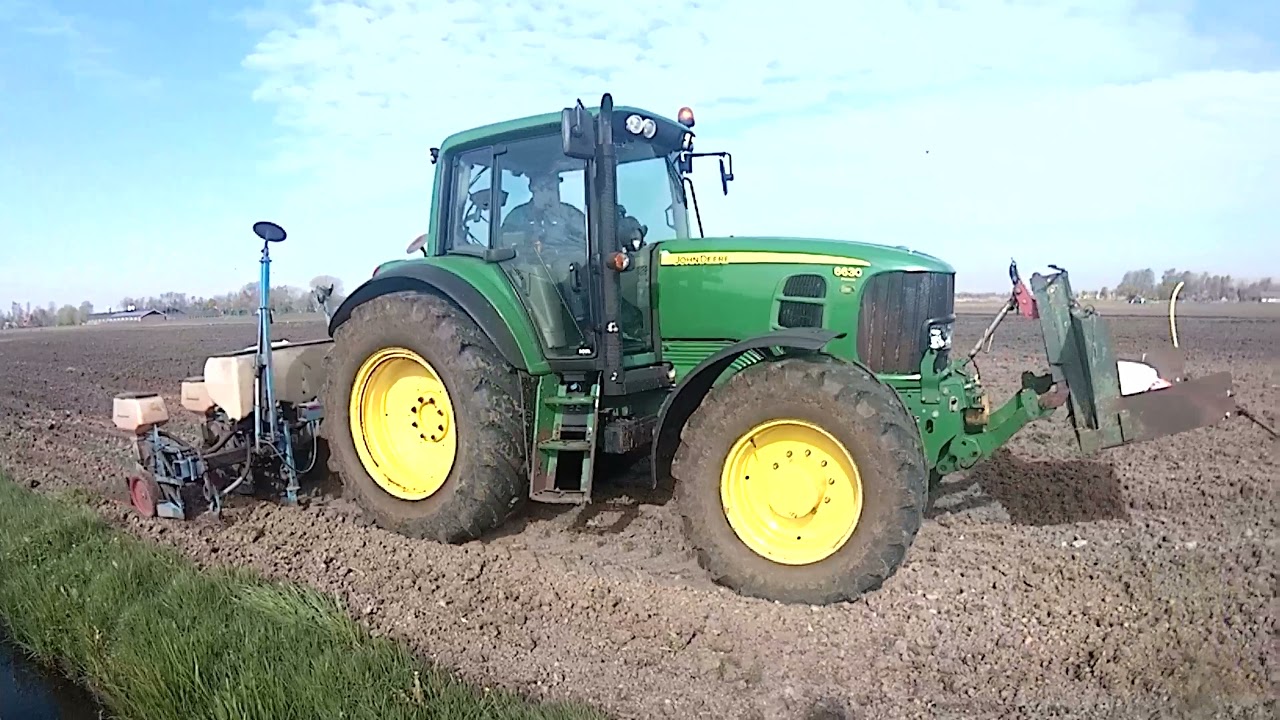 Soil preparation and corn planting - Zaaiklaar maken en Mais Zaaien