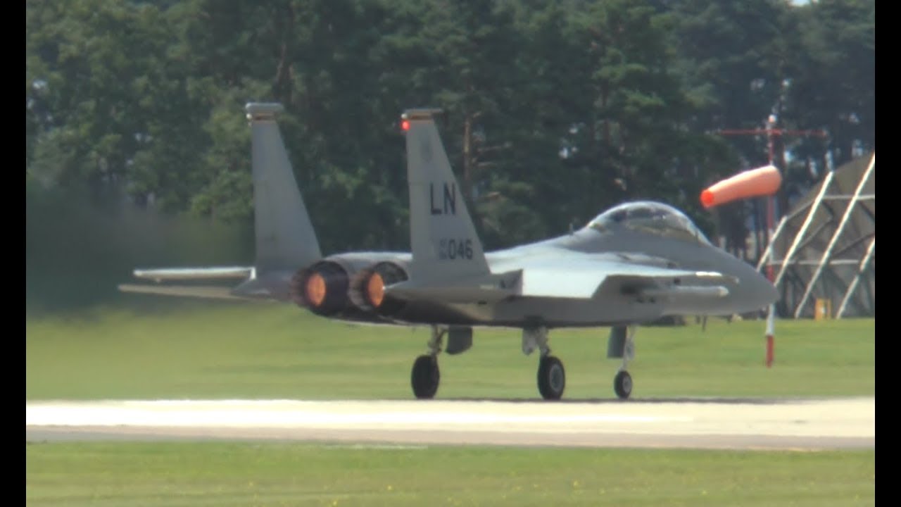 F-15D Eagle Jet Fighter &ndash; Engine Tests & Take off &ndash; RAF Lakenheath
