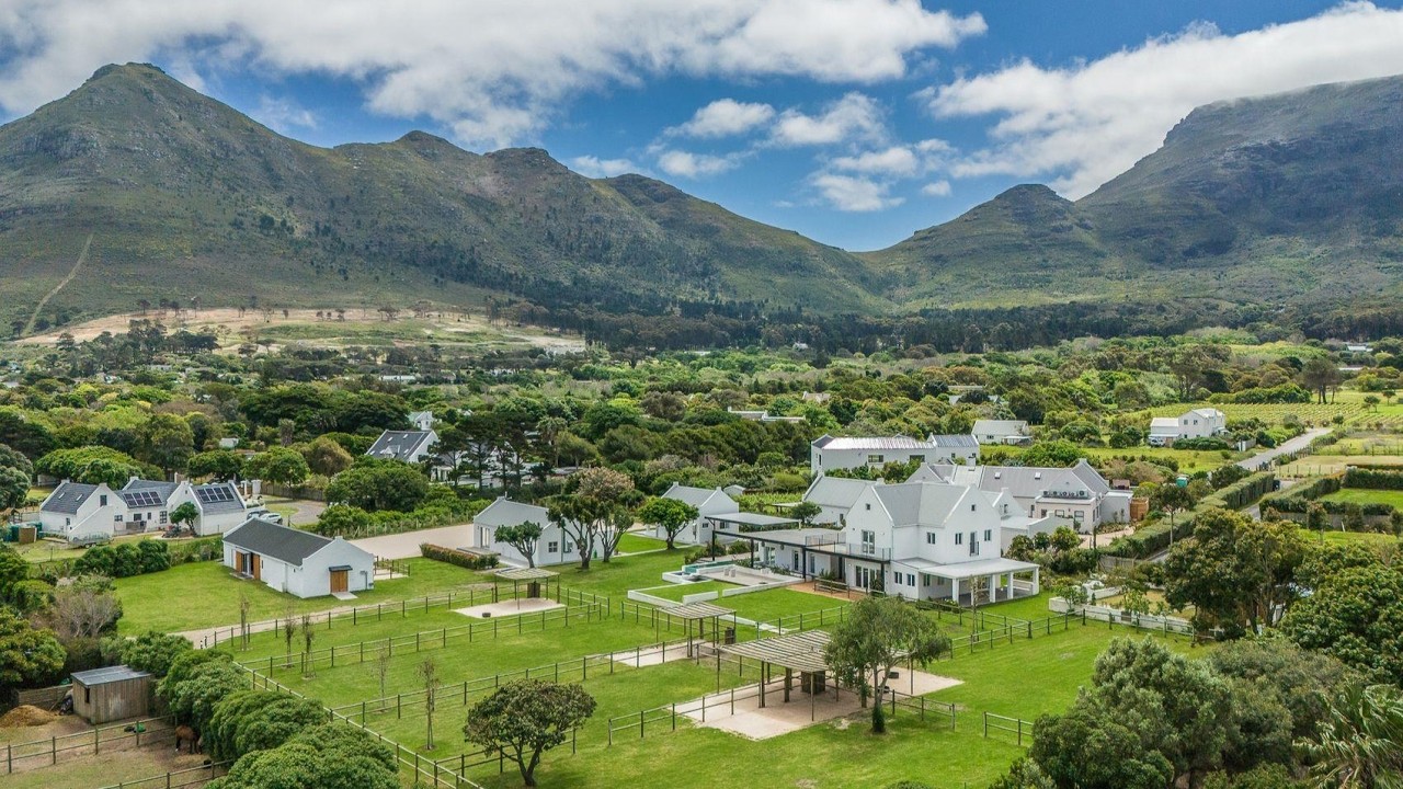Meadowsteads, Noordhoek | House Tour - Charming Noordhoek Equestrian Estate