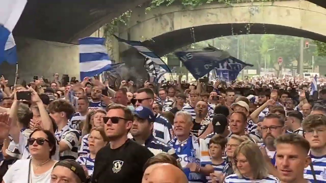 MSV-Fanmarsch Einbiegung Stadion: Kalkweg 3-8-24 Geier zum Stadion Heimspiel 1- MSV 5, TS Dortmund 0