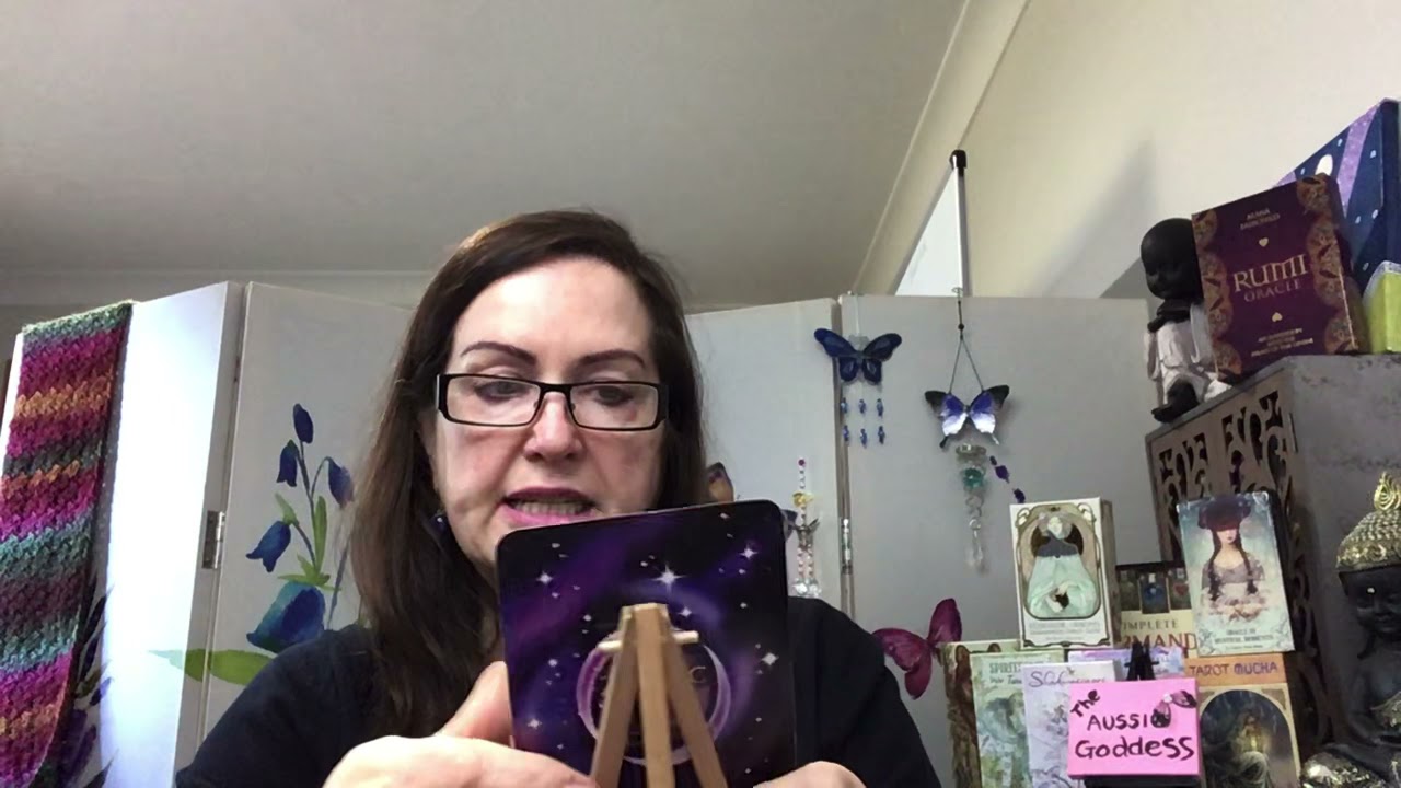 Leo Reading - Raising Your Vibration Brings In The Love You Are Reflecting