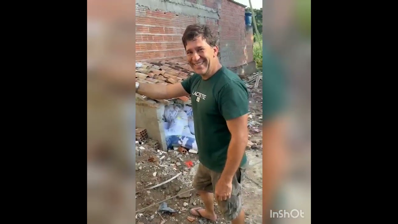 empilhadeira, desatolada com seu pr&oacute;prio mecanismo.