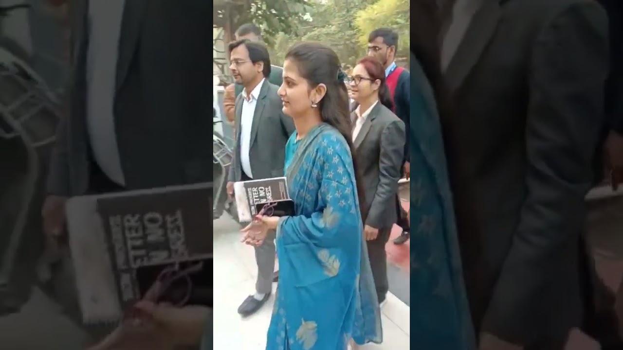 IPS Divya Tanwar Mam entry in Drishti IAS Prayagraj Branch #upsc #drishti_ias #ips #divya_tanwar