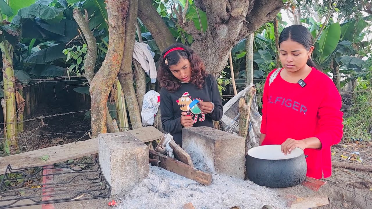 Así le Ayuda Norita a su Mamá En lo Que se Va a Trabajar 😱
