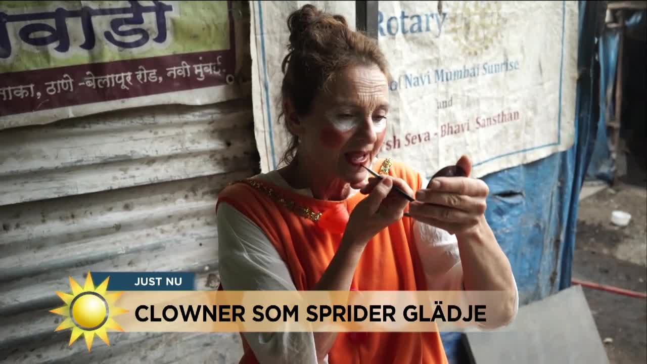 Clowner hjälper barn i Bombays sexdistrikt - Nyhetsmorgon (TV4)