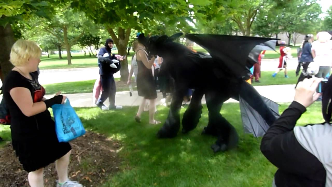 Toothless the dragon cosplay at Jafax 17
