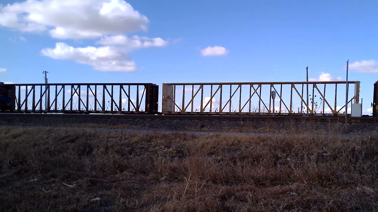 WB manifest train meets EB loaded coal train @ Gibbon Junction 