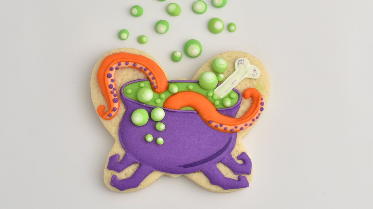 HALLOWEEN BUTTERFLY COOKIE CUTTER CHALLENGE with @montrealconfections  and @Sweetambs