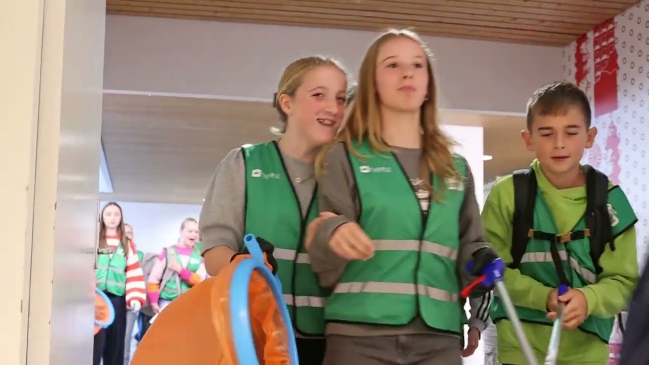 Scholieren in actie tijdens Ede in 1 dag schoon