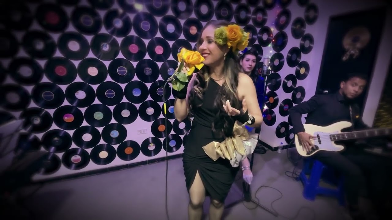 Contigo En La Distancia. Bolero. Recordar Es Vivir 