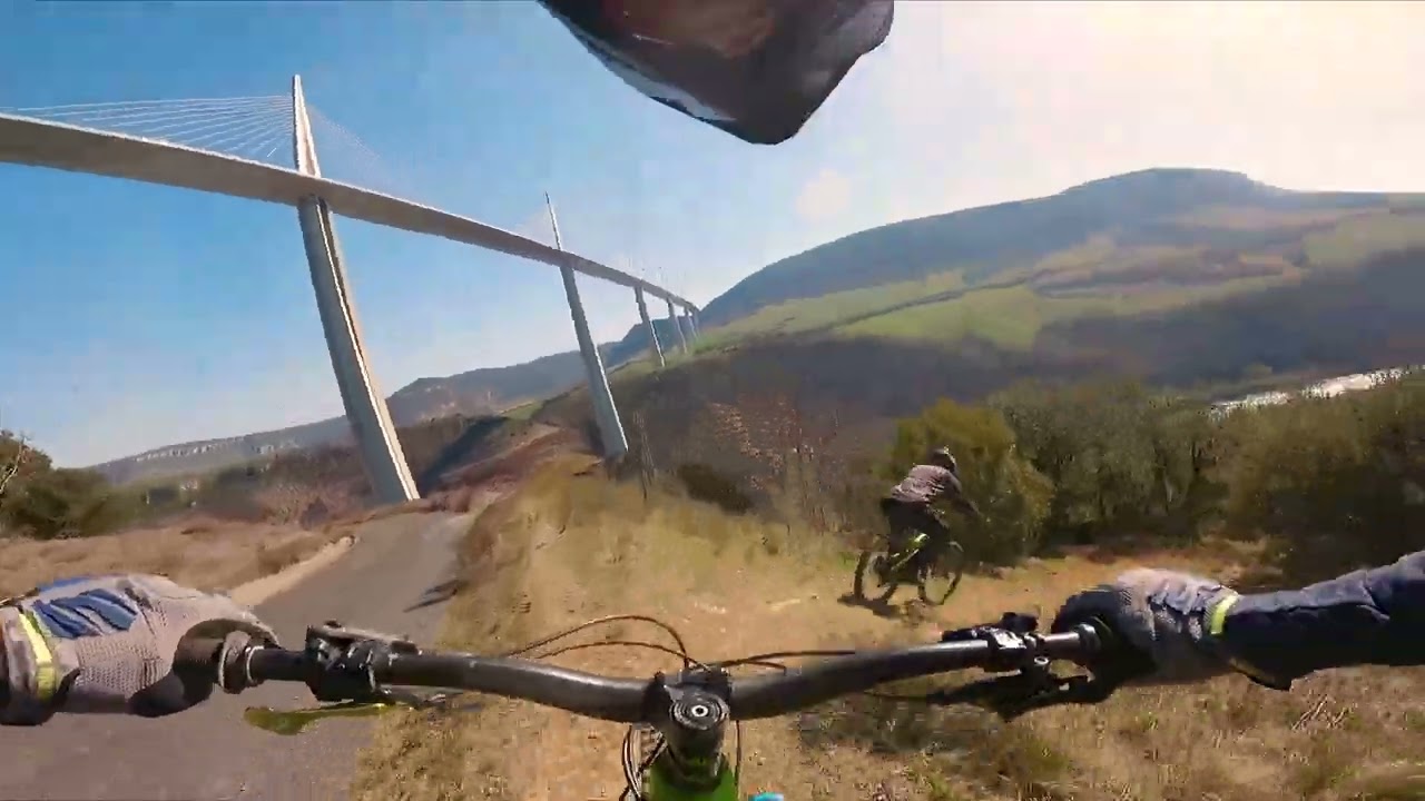🚀 On a jamais SOUDÉ comme ça !!! 😱 Découverte de Millau, la folie furieuse !!!!! 🤯🤩