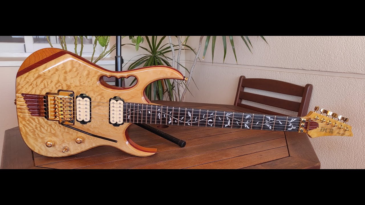 DCR JEM 'Woody' - custom guitar