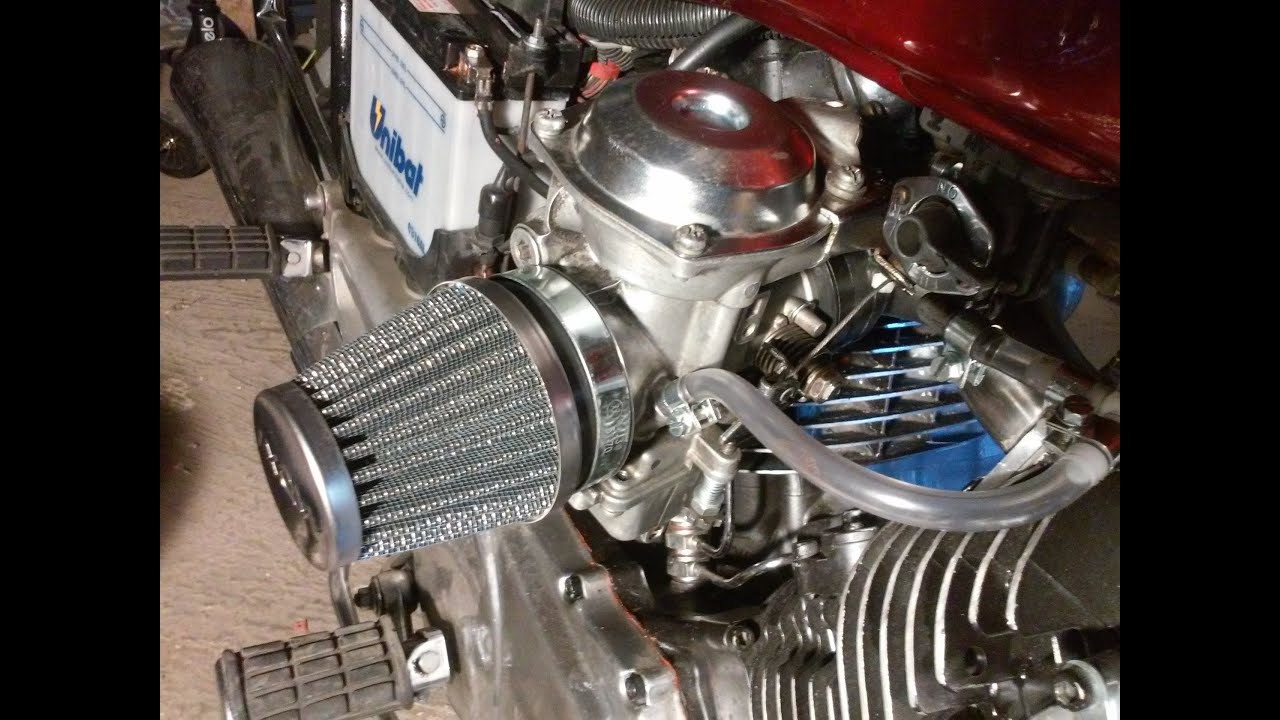 Single Carb Yamaha XV 750 SE egy karburátorral.