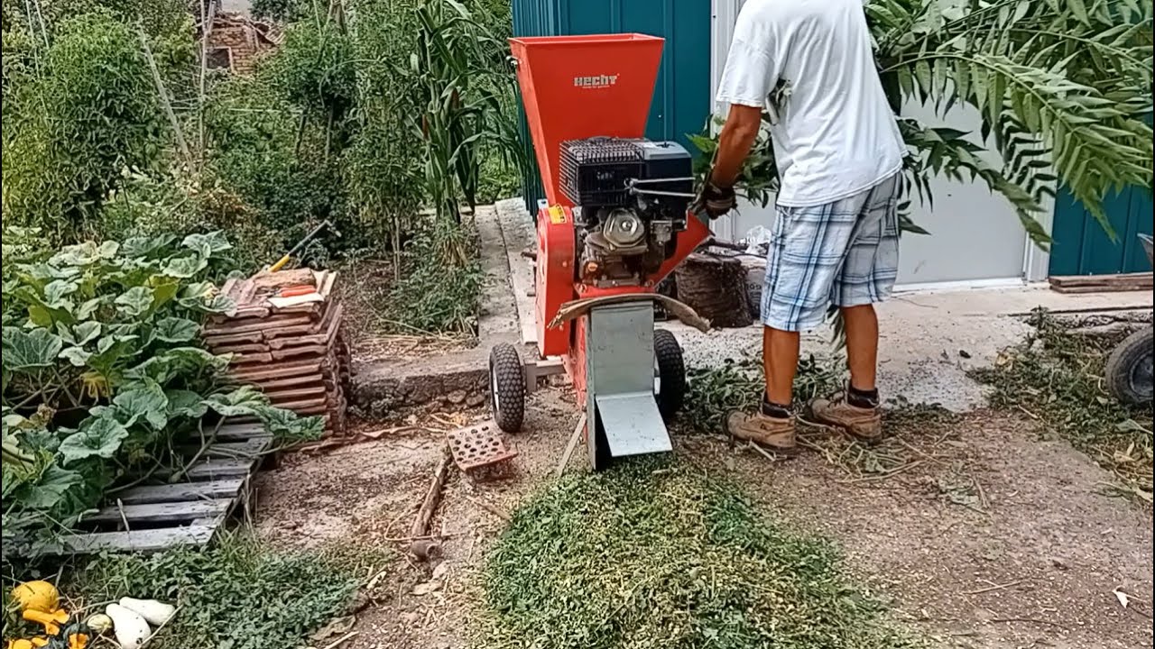 Как правя дървен чипс/мулч за моите лехи/Making woodchips/mulch for my garden,Hecht 6421-389 cc/13hp