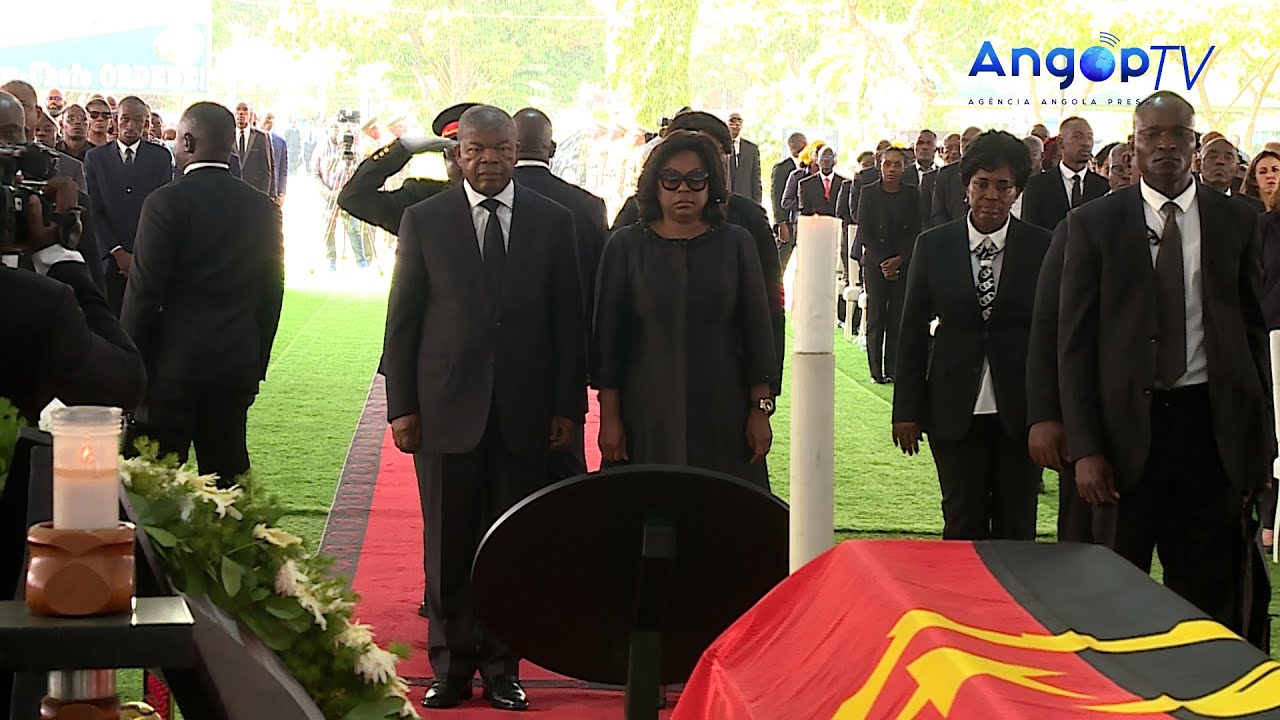 PR rende homenagem a França Van-Dúnem