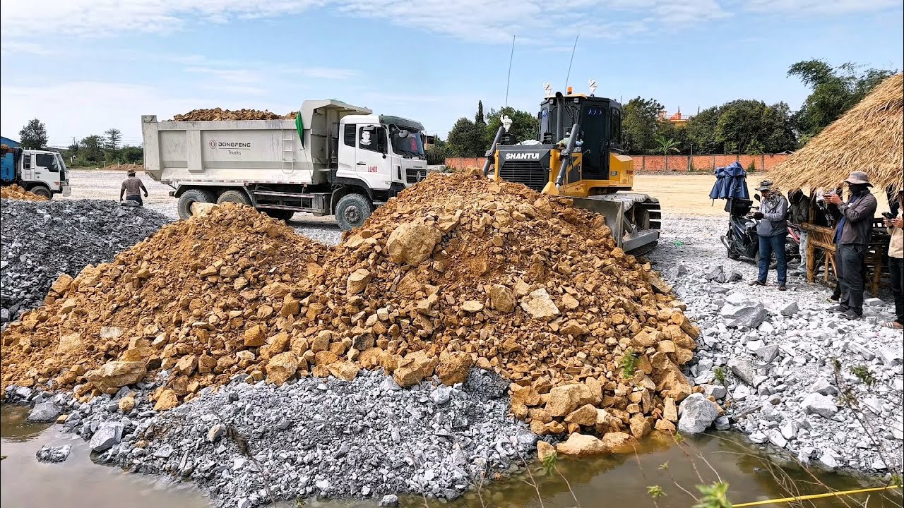 OMG!!! Processing Landfill Site Using Dump Truck25Ton With Dozer DH17C3 Pour Soil into Flooded Land